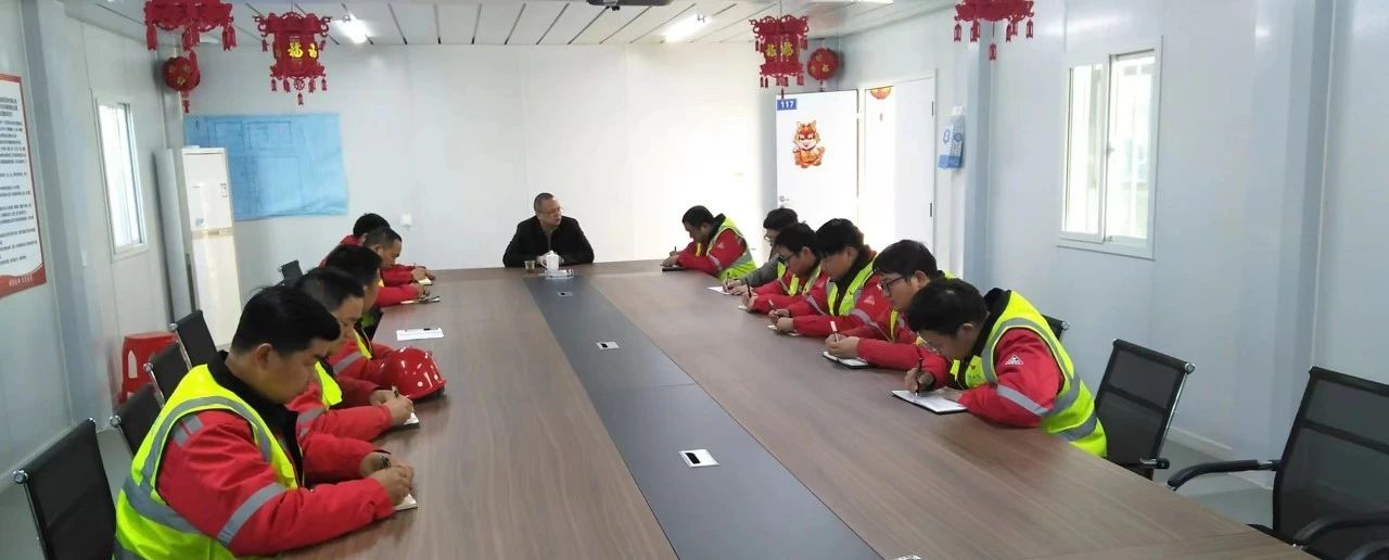 化機公司黨委書記、董事長、總經理楊中澤到肥業搬遷項目部現場辦公